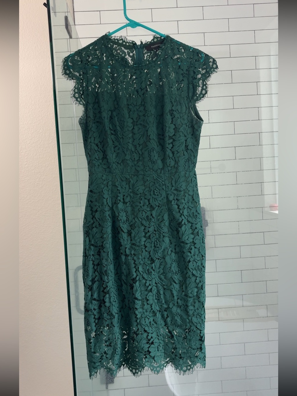 Elegant Green Lace Cap-Sleeve Dress